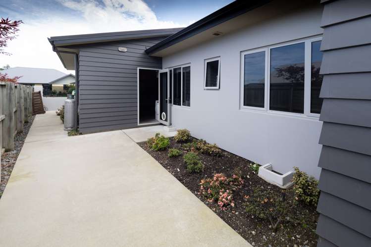 8 Somerset Grove Allenton_23