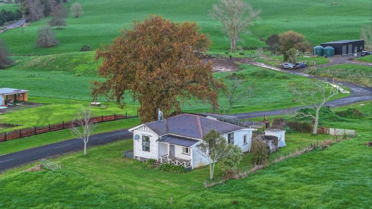 8 Old Barn Road Waitakaruru_15