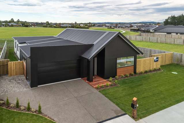 Stunning 4 Bedroom Ready Now!