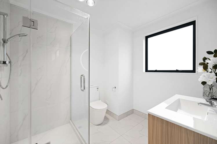 2/4 Oku Close Hillcrest_11