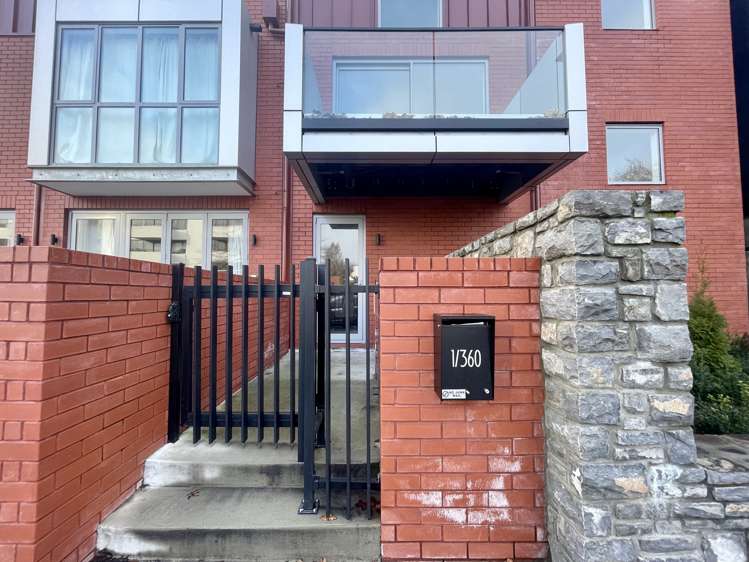 1/360 Montreal Street_1