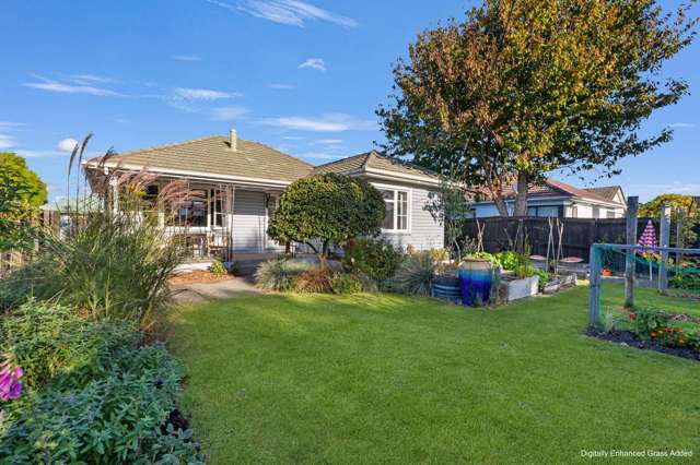 Charming 1950s Starter – Packed with Personality
