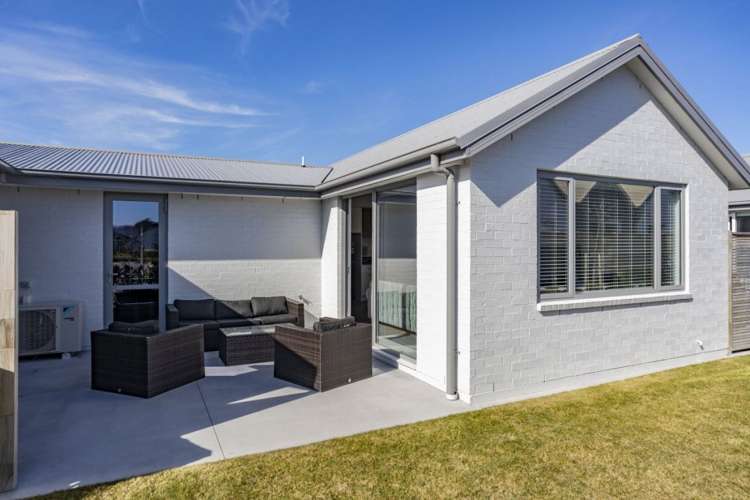 318/30 Bob Robertson Drive Woodend_13