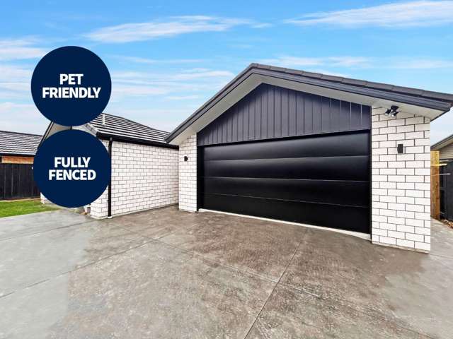 Near New 3 bedroom home in Rolleston!