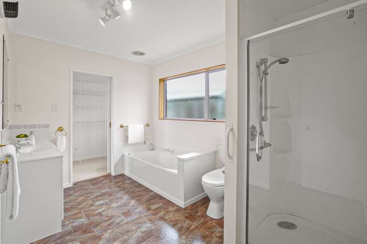 7 Kinross Drive Merrilands_6