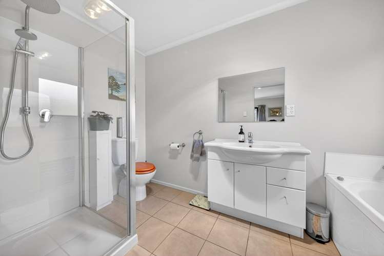 1a Daffodil Grove Carterton_7