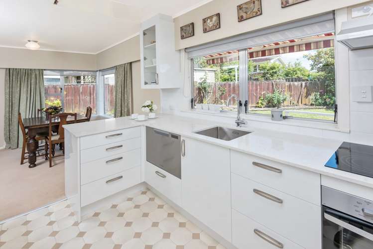 2/1 Willow Way Sunnyhills_5