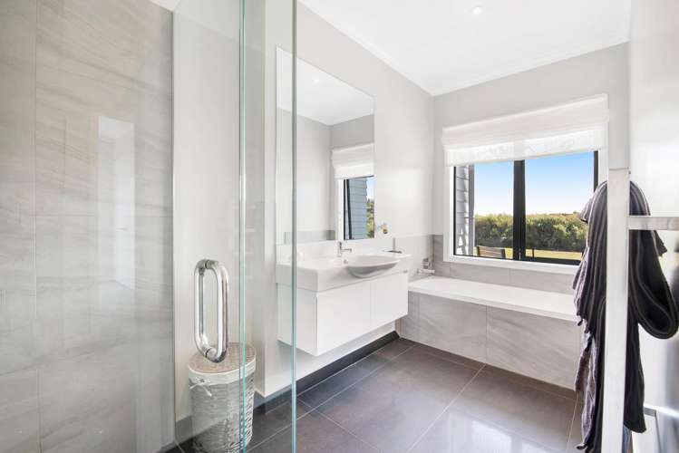 242 Hillcrest Road Wainui_24