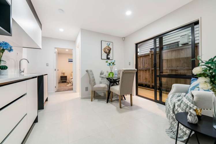 77 Koromeke Street Flat Bush_11