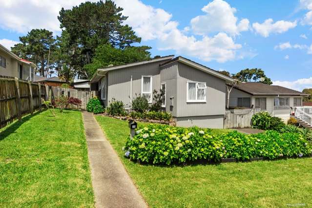 3 bedroom family home with separate sleepout