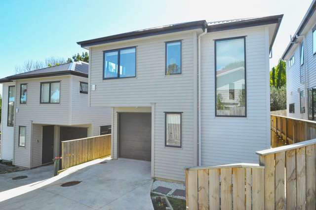 Vendor Says SELL--Modern Living in Prime Location!