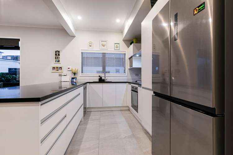 131 Bonair Crescent Silverdale_13