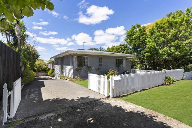 Immaculate 1950s Bungalow | Feels Like Home