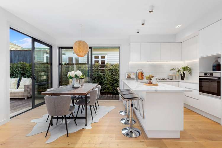 13c Queensway Three Kings_6