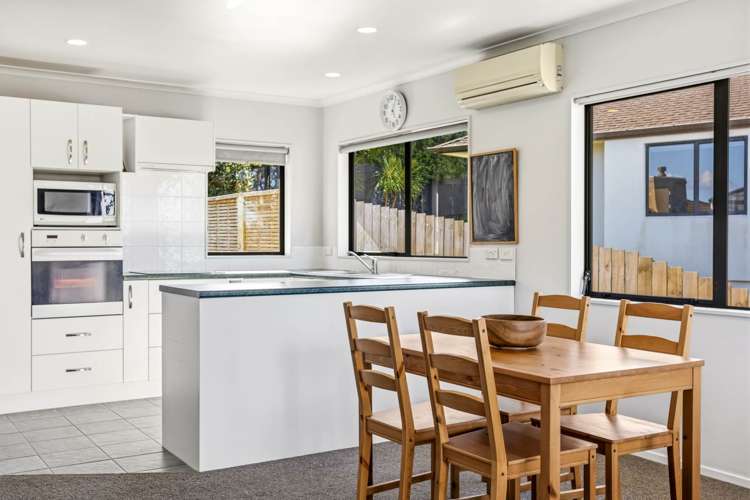 7 Rivervale Grove Stanmore Bay_5