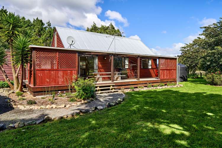 1296 Coast Road Wainuiomata Coast_5