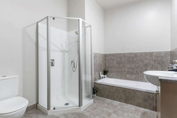 53 Norwood Drive Flat Bush_11