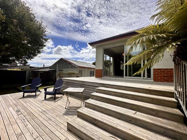 Modern Comfort Meets Family Space in Waverley!