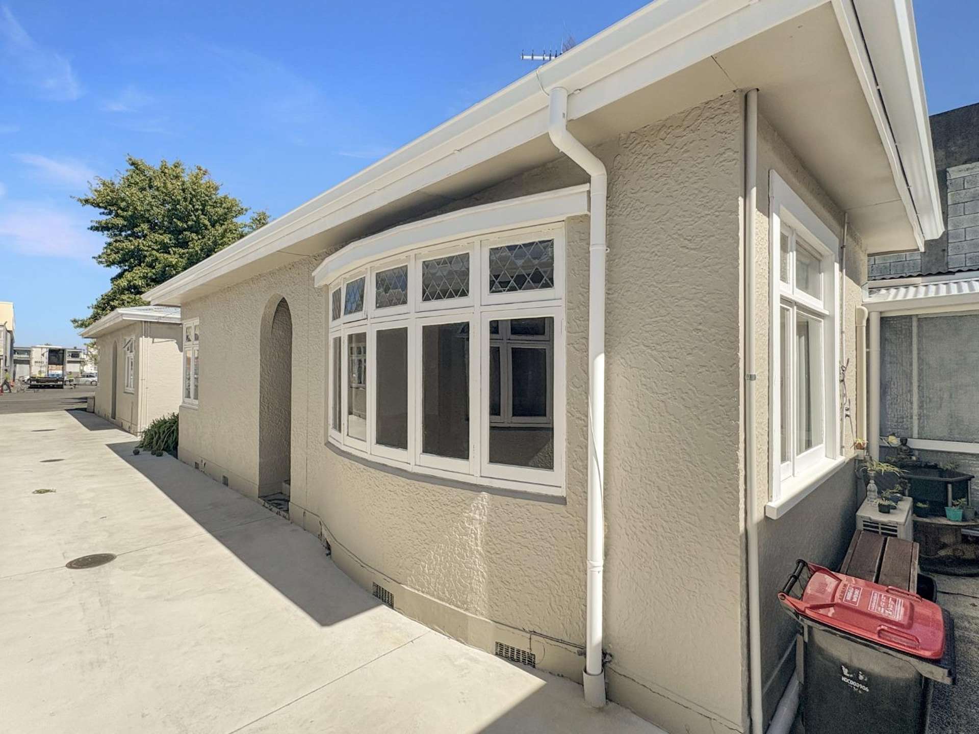 2/402 Queen Street East 10482_0