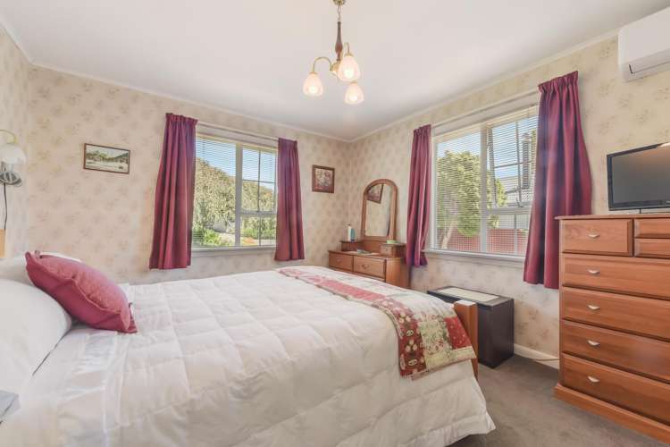 13 Newall Avenue Stoke_18