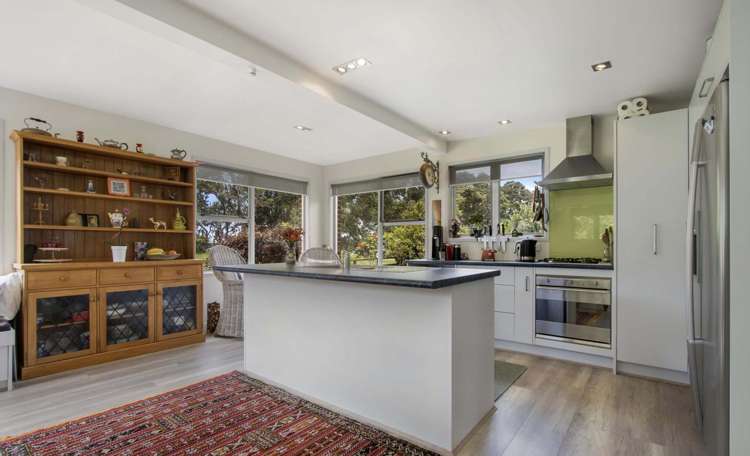 10 Roretana Drive Athenree_3