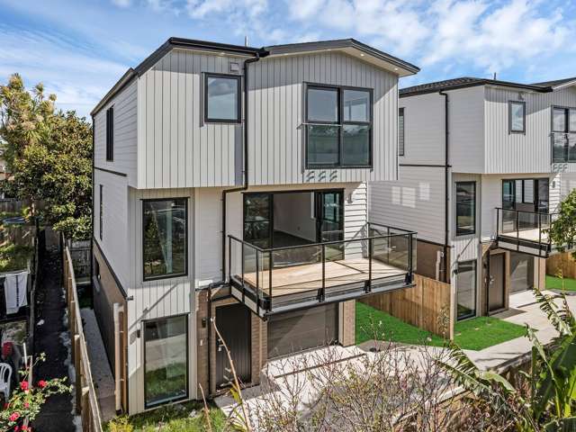 Golden Opportunity – Standalone Living
Offers Over $999,000 | Brand New Brick Home | High Income Potential