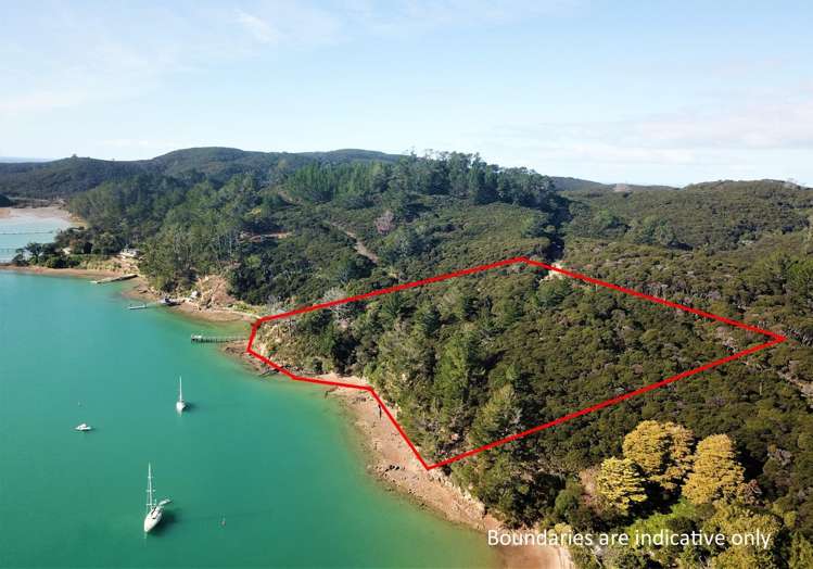 219-222/DP7675 Bon Accord Harbour Kawau Island_28