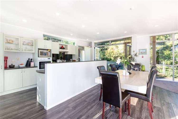 15 York Road Titirangi_6