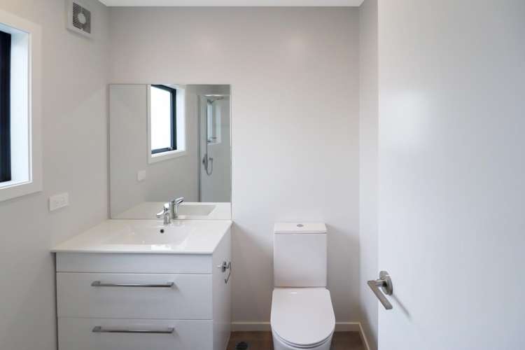 C/137 Whites Line East 1369_13