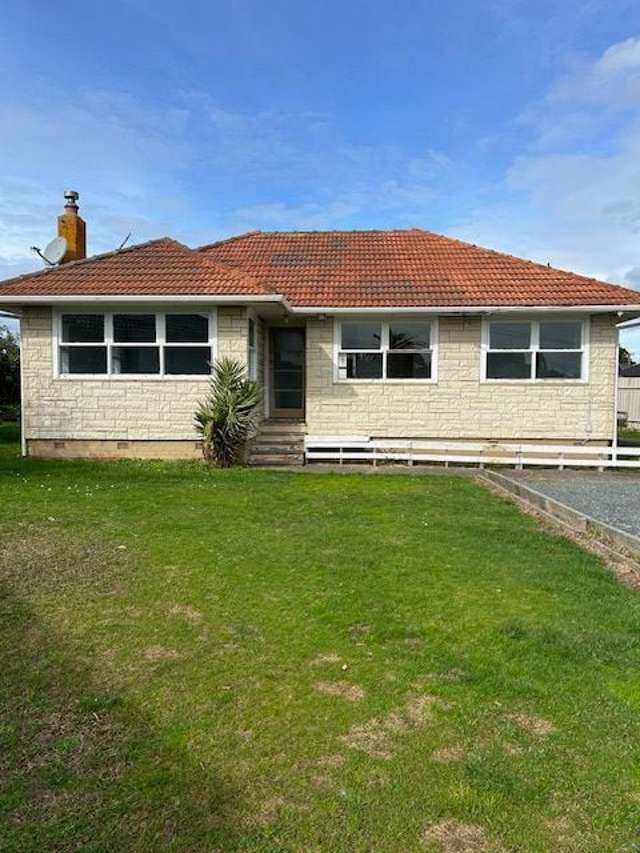 Sunny 3 bedroom Family Home in quiet street