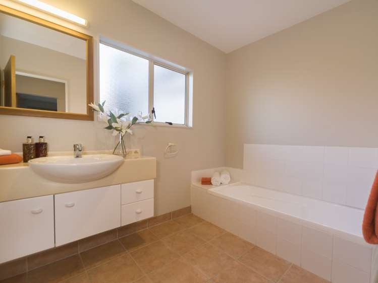 31 Churchill Road Murrays Bay_13