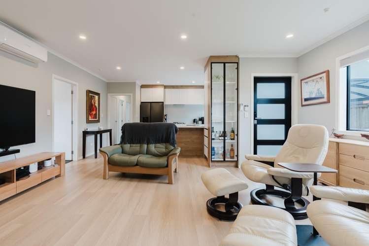 2/10 Norman Street_4