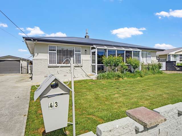 Sunny and Spacious on Fernbrook Road