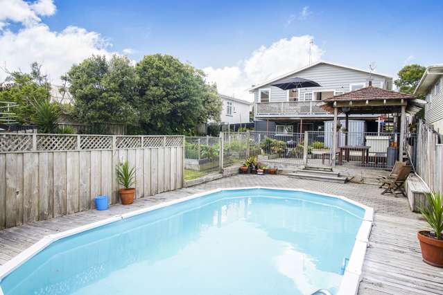 87 Golf Road New Lynn_4