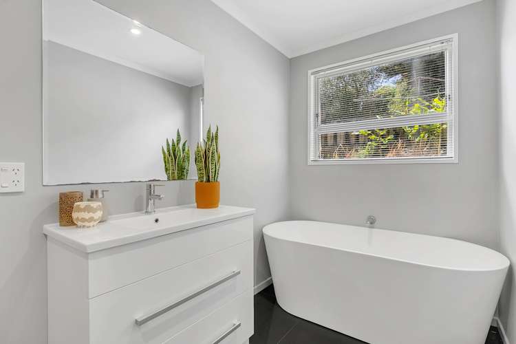 3 Brora Crescent Papakowhai_16