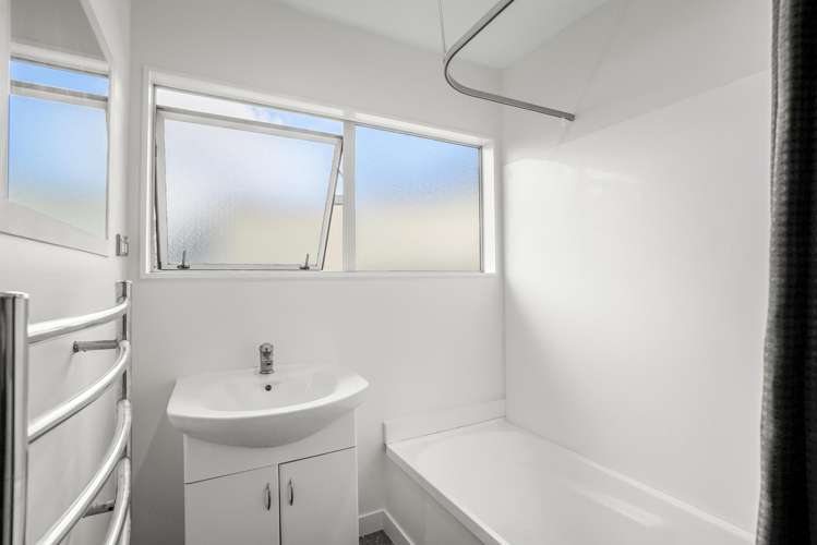 8 Hastings Grove Wainuiomata_10