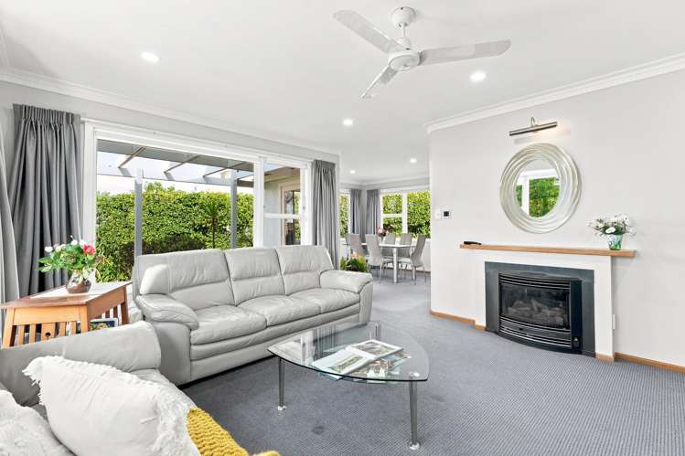 5 Eaton Crescent Otamatea_9