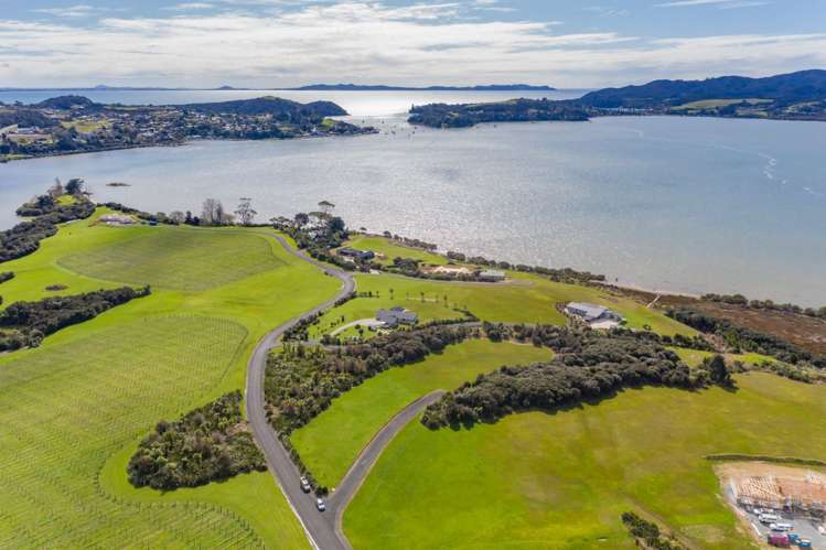 2958 State Highway 10 Paewhenua Island_13