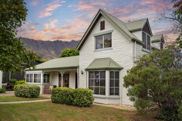 Charming Cottage in Frankton Back on the Market!