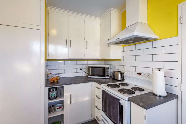 2 Dale Crescent Gore Surrounds_13