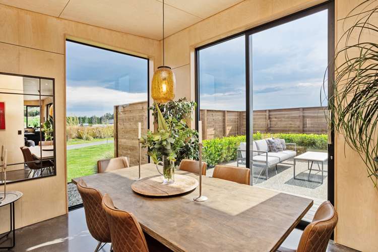 68 Sunrise Drive Seaward Bush_10