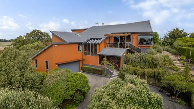 Double Glazing, Double Garage, Move In Ready