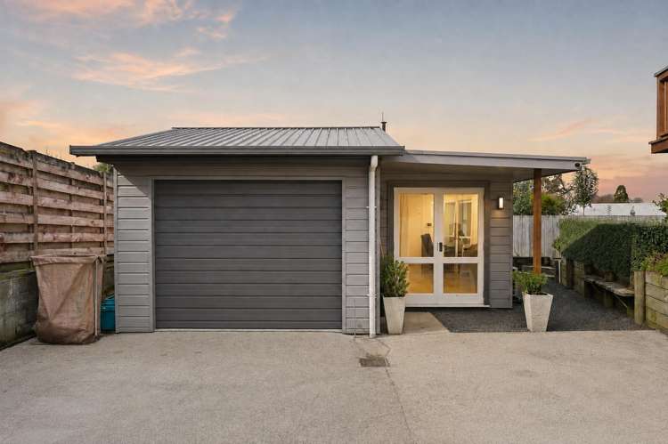 24 Garden Heights Avenue Glenview_16