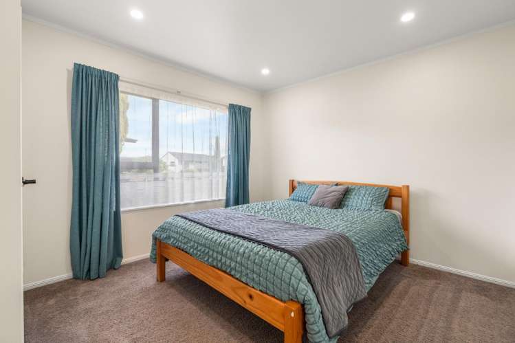 121 Heaphy Street 11385_8