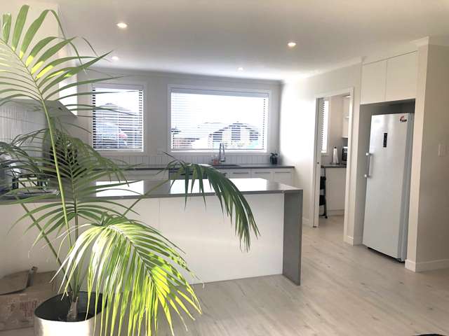 5 OMAHURU ROAD  "Kahawai Point" Glenbrook_1