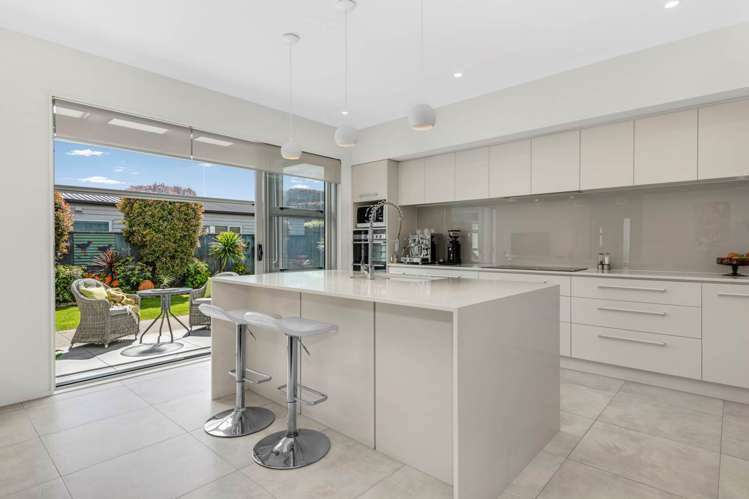 6 Lydiard Place Beachlands_13