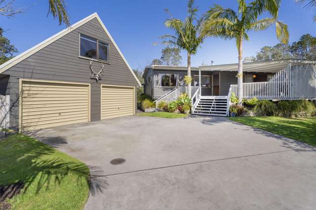 PRIVATE SPACIOUS OASIS IN ESTABLISHED MATARANGI