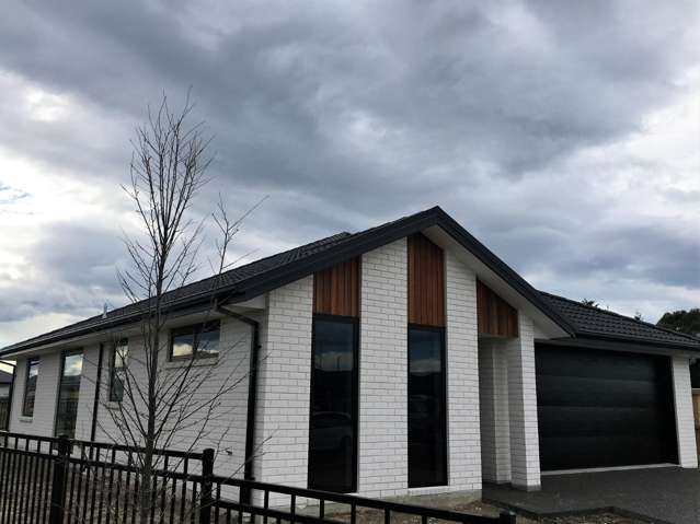 17 Tobollie Drive 11103_1