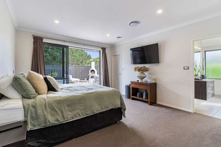 1 Coach Road Kingseat_10