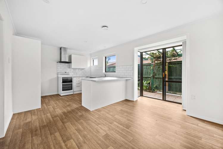 1/6 Annette Avenue Te Atatu South_4